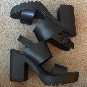 H&M - Black rubber block platform sandals